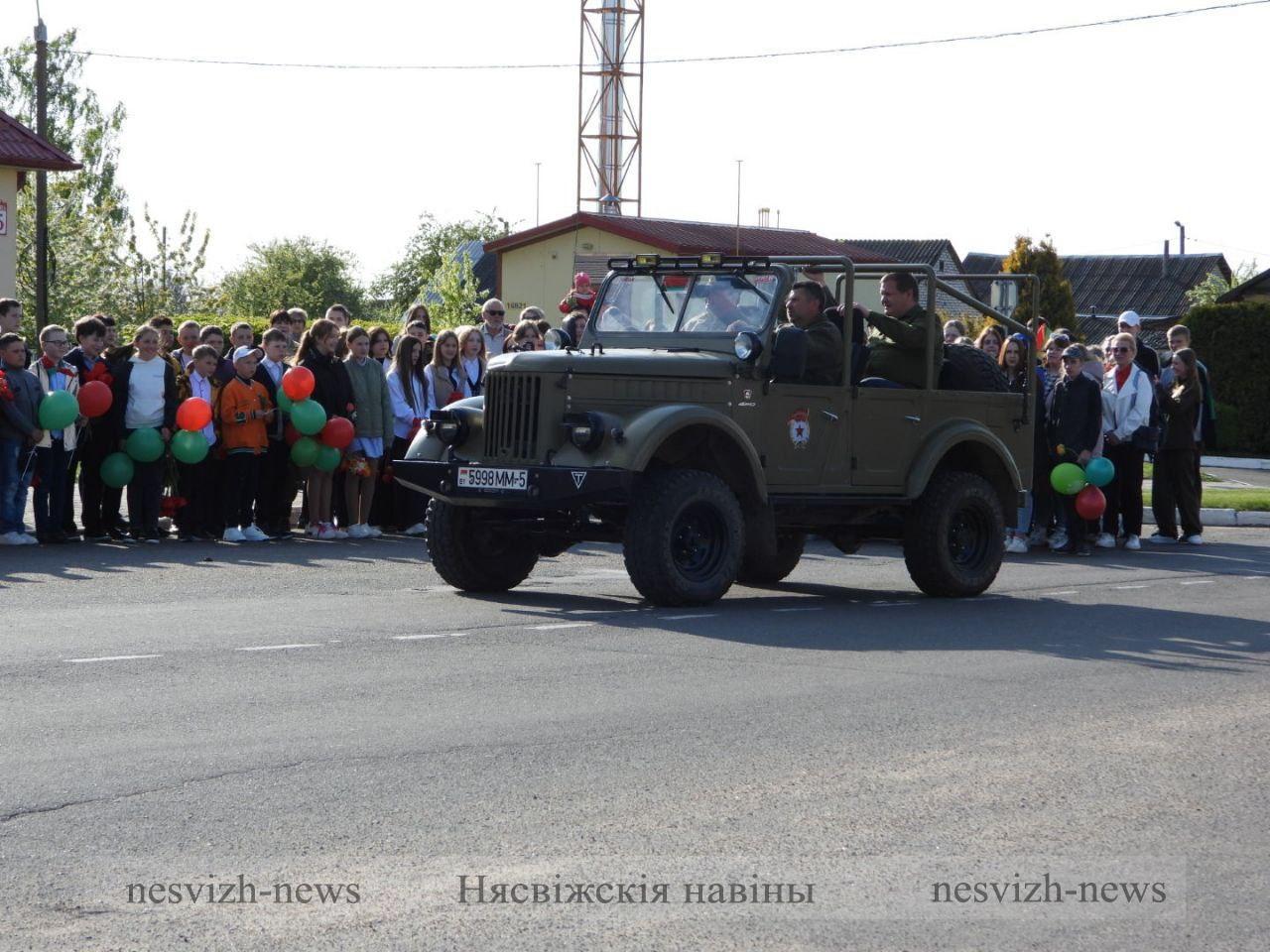 Снов встречает День Победы: песни, молитвы и цветы на могилах героев |  Новости Несвижа | Нясвіжскія навіны 09.05.2023