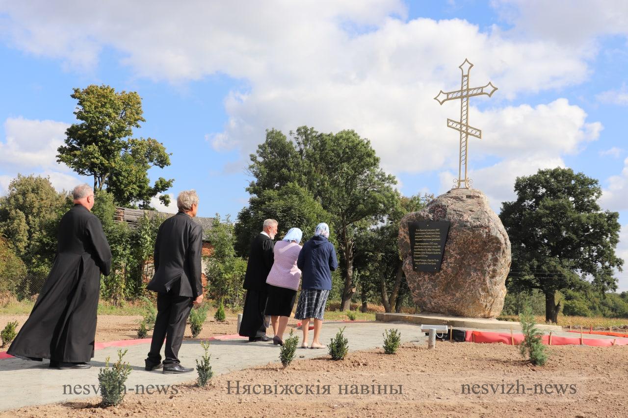 Возрождение креста: в Заушье возведен отреставрированный символ веры после  70-летнего простоя | Новости Несвижа | Нясвіжскія навіны 17.09.2023